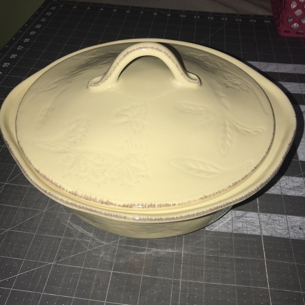 Rachael Ray Cucina Stoneware Casserole Dish Lid 2 QT Beige 4" Tall